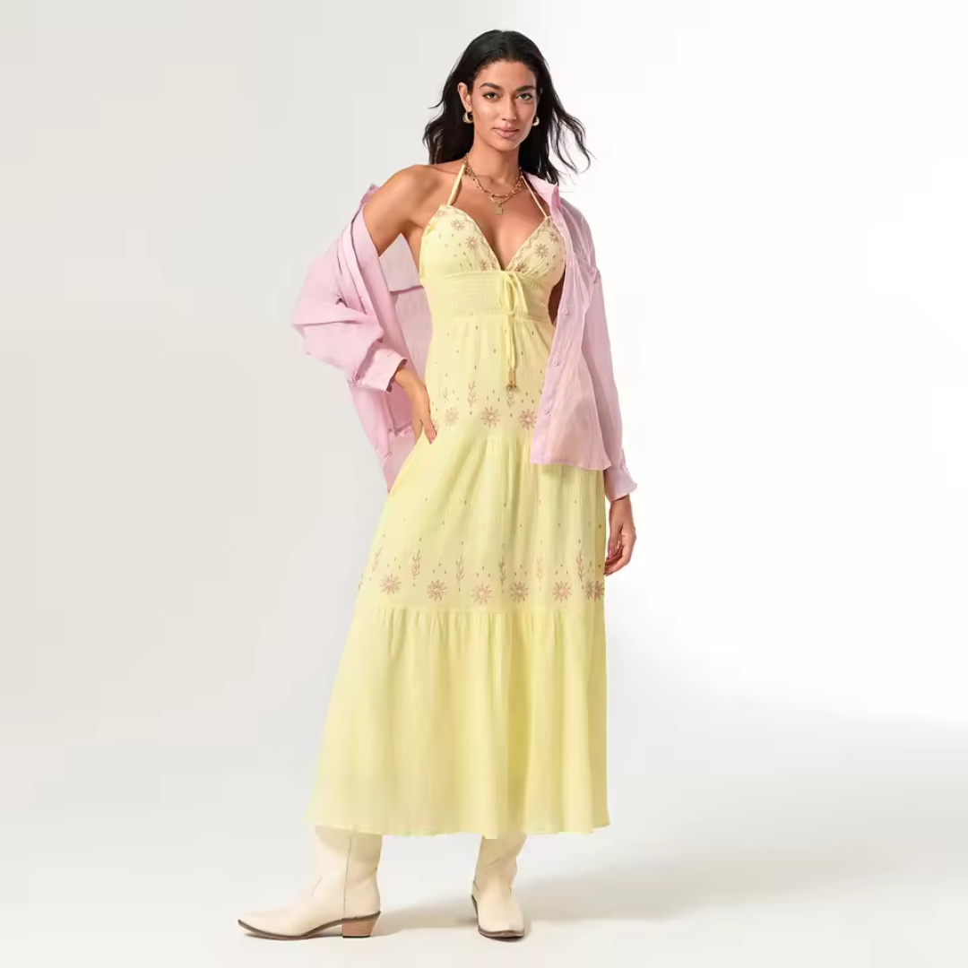 Vestido bohemio largo con detalles florales bordados
