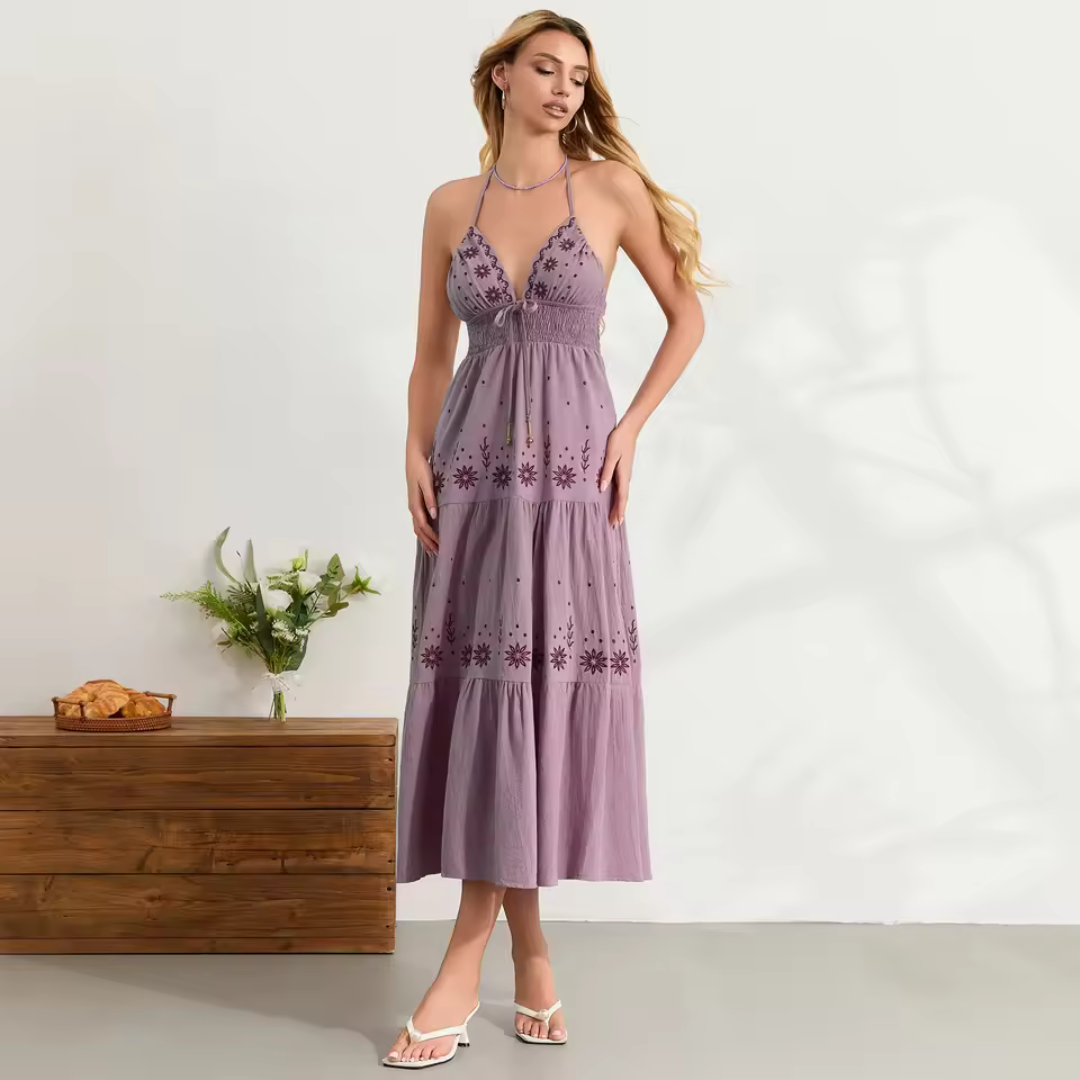 Vestido bohemio largo con detalles florales bordados