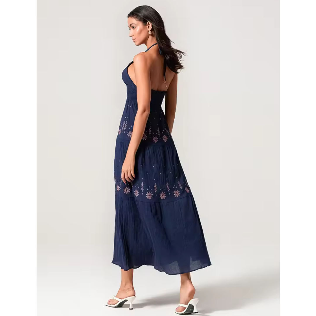 Vestido bohemio largo con detalles florales bordados